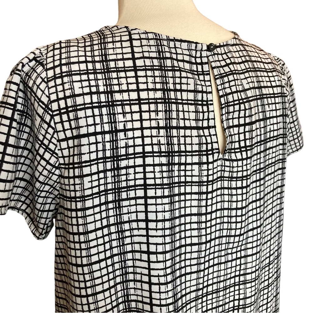 Forever 21 Women's black and white abstract plaid short sleeve cropped top, 1X - Picture 14 of 14